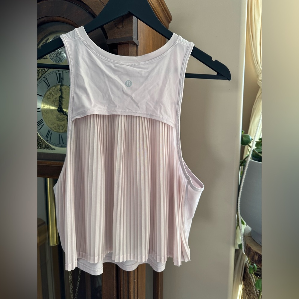 Lululemon “just pleat it” tank